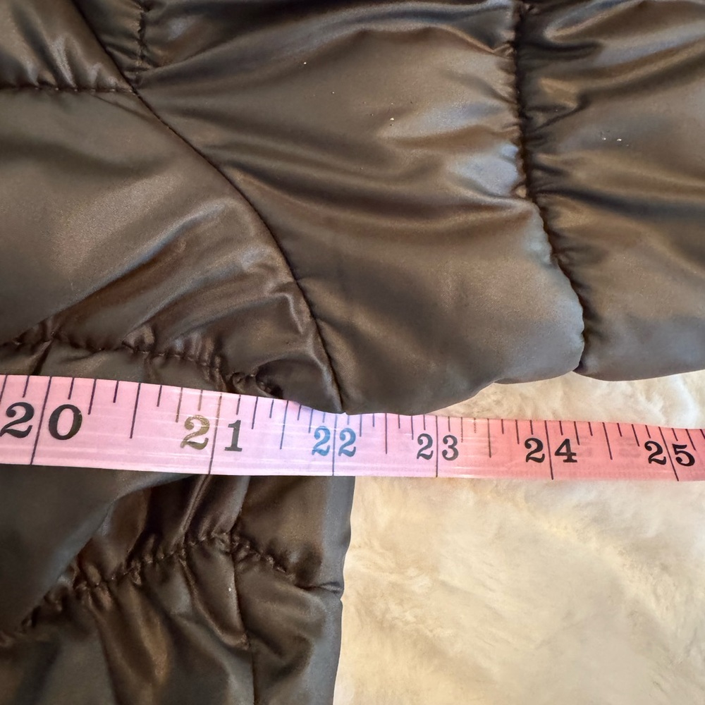 Kenneth Cole Women's Ruched Quilted Hooded Packable Puffer Jacket. EUC. - Picture 9 of 13